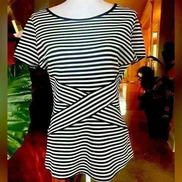 New York & Company Stretch white and black shirt. Size M. NWOT poly/spandex mix - Picture 3 of 14